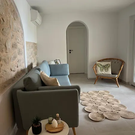 Robinsone House La Storia